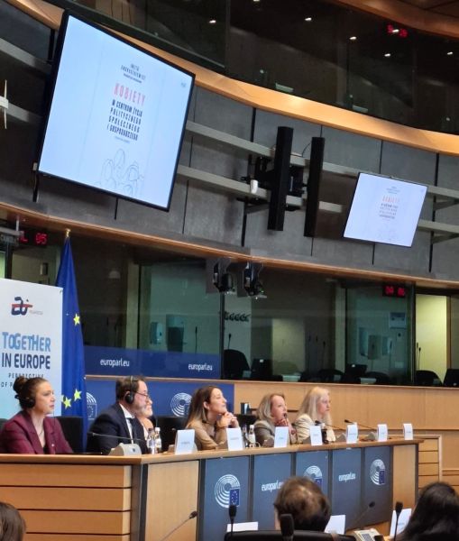 Wizyta naukowców WNPiD w Parlamencie Europejskim 09.04.2025r.
