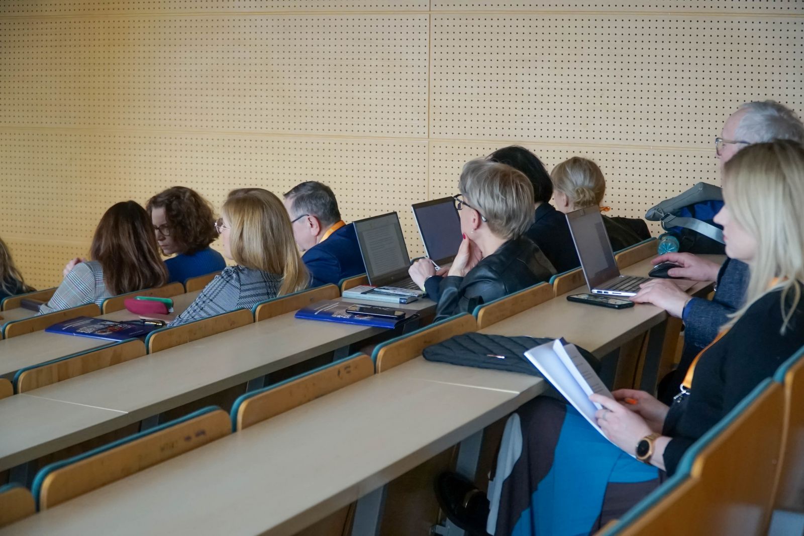 Rola kobiet w przestrzeni publicznej w czasach kryzysu