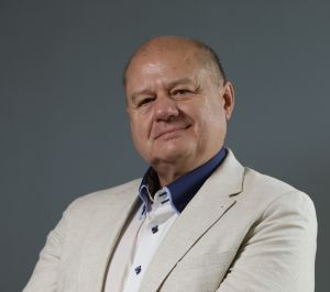Krzysztof Paluszyński z nagrodą filmową AGON