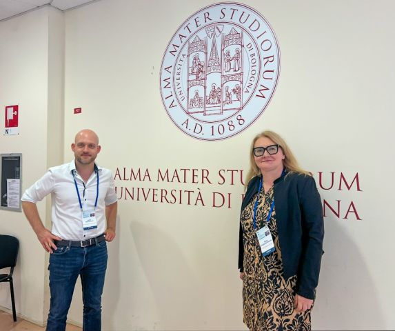 Prof. B. Przybylska-Maszner i dr R. Szymanowski na konferencji EISA
