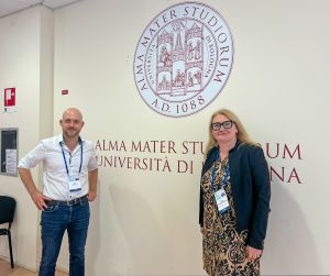 Prof. B. Przybylska-Maszner i dr R. Szymanowski na konferencji EISA