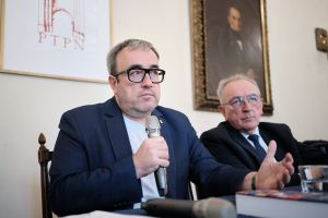 Prof. Szymon Ossowski uczestnikiem debaty o współczesnym znaczeniu pracy organicznej w PTPN