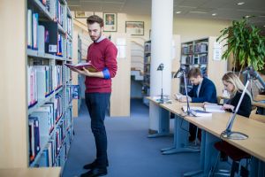 studenci_w_bibliotece