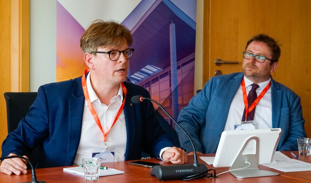 International Relations in the Age of the Neoliberal Decline