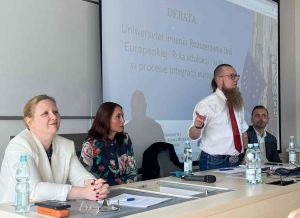 Debata prof. Łukasz Donaj